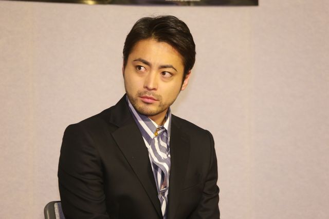 ナレーターとしても意欲満々の山田孝之！NHKスペシャル「新・映像の世紀」第6集試写会フォトギャラリー：フォトギャラリー