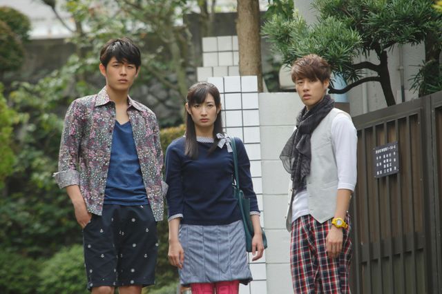 BEE SHUFFLE×武田梨奈、濃厚はむはむキスに挑戦！『原宿デニール』フォトギャラリー（6枚目）