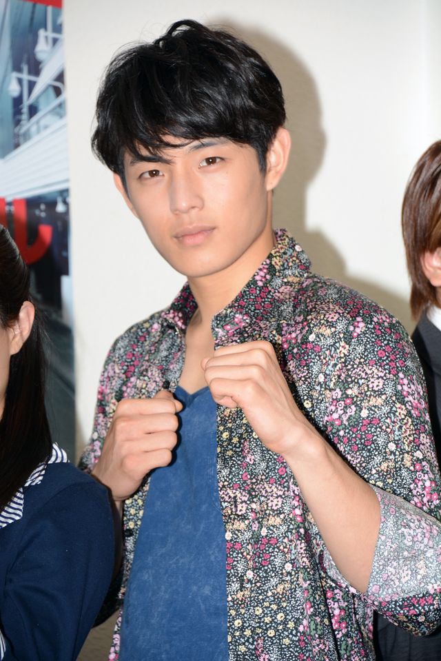 BEE SHUFFLE×武田梨奈、濃厚はむはむキスに挑戦！『原宿デニール』フォトギャラリー（9枚目）