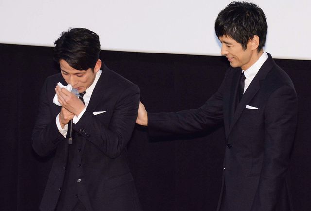 涙の岡田准一、西島秀俊が支える『散り椿』初日舞台あいさつ（8枚目）