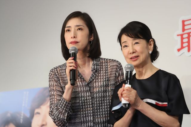 天海祐希、感極まり涙ぐむ…吉永小百合と試写会にサプライズ登場（2枚目）