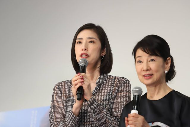 天海祐希、感極まり涙ぐむ…吉永小百合と試写会にサプライズ登場（3枚目）