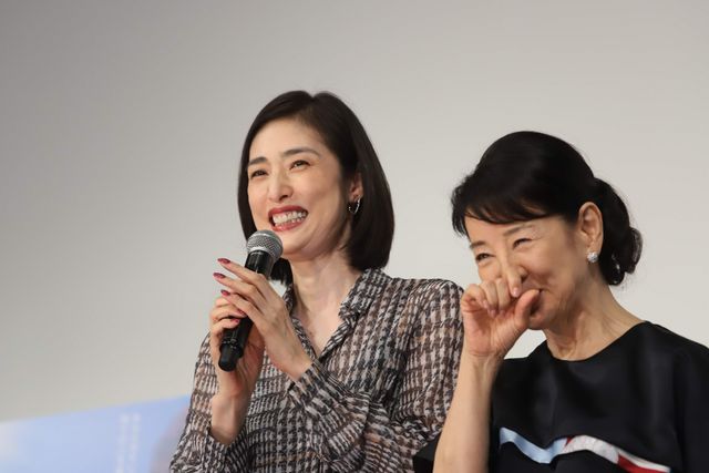 天海祐希、感極まり涙ぐむ…吉永小百合と試写会にサプライズ登場（4枚目）