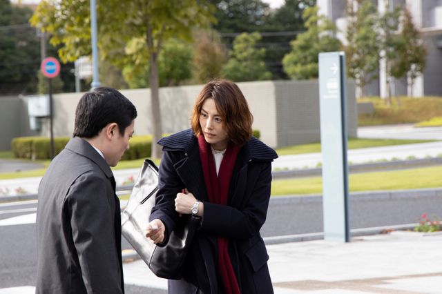 米倉涼子のイメージを覆す「新聞記者」場面写真（3枚目）