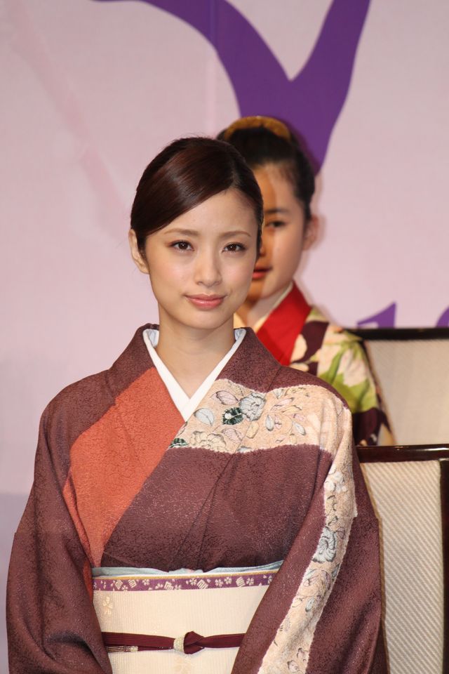 美しい着物姿の上戸彩…『おしん』完成披露会見フォトギャラリー（7枚目）