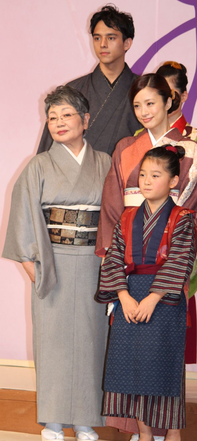 美しい着物姿の上戸彩…『おしん』完成披露会見フォトギャラリー（12枚目）
