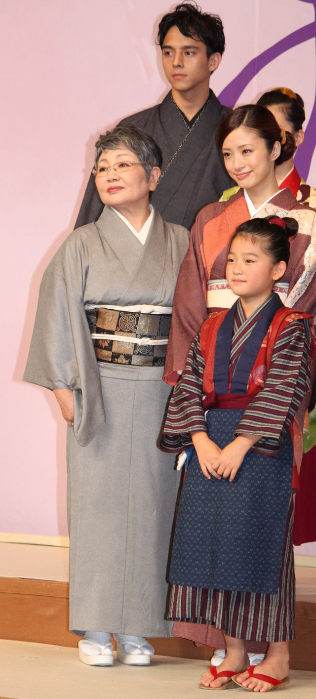 美しい着物姿の上戸彩…『おしん』完成披露会見フォトギャラリー（13枚目）