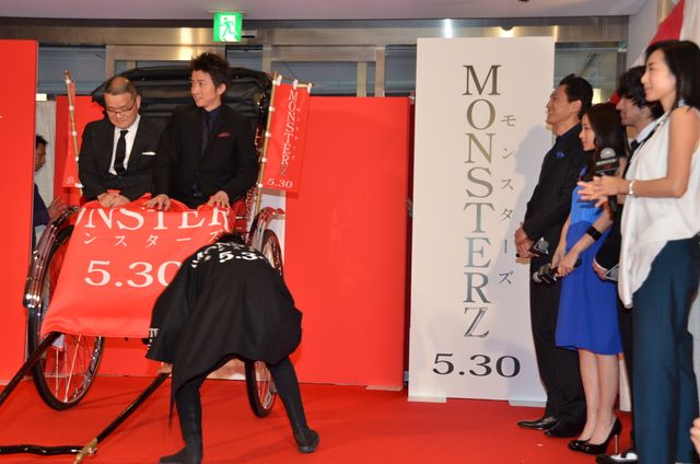 藤原竜也、人力車乗って登場！フォトギャラリー（3枚目）