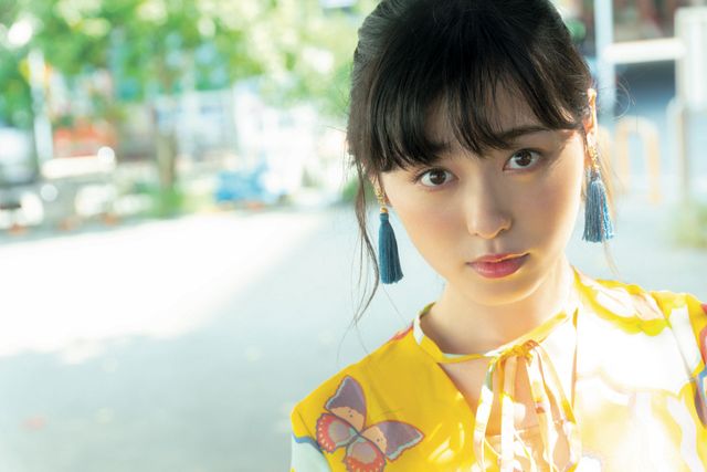 大人な表情の福原遥！写真集「これから。」（3枚目）