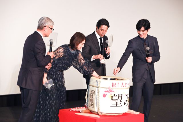 堤真一、共演の石田ゆり子、岡田健史と食事会で親交深める：フォトギャラリー