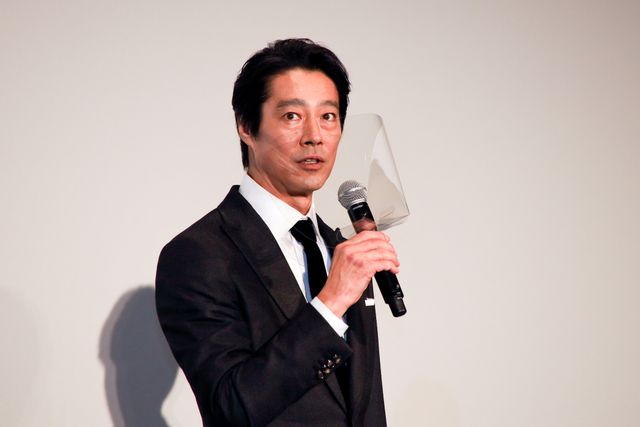 堤真一、共演の石田ゆり子、岡田健史と食事会で親交深める（2枚目）