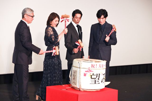 堤真一、共演の石田ゆり子、岡田健史と食事会で親交深める（17枚目）