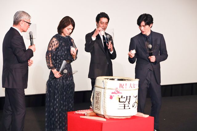 堤真一、共演の石田ゆり子、岡田健史と食事会で親交深める（18枚目）