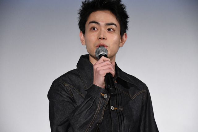 菅田将暉、初監督作上映会で石崎ひゅーいと弾き語り（2枚目）