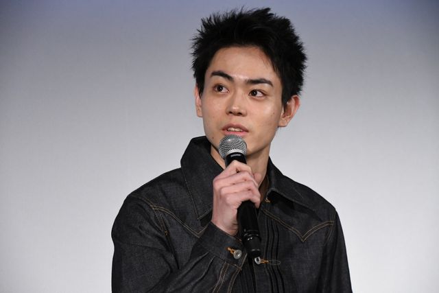 菅田将暉、初監督作上映会で石崎ひゅーいと弾き語り（4枚目）