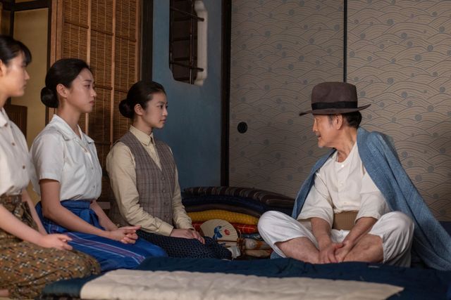 嵩（北村匠海）が見舞いにやって来て…「あんぱん」第16週「面白がって生きえ」第79回（5枚目）