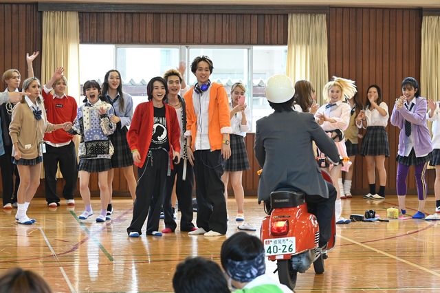 浜辺美波が教師役！24時間テレビ44ドラマスペシャル「生徒が人生をやり直せる学校」場面カット（7枚目）