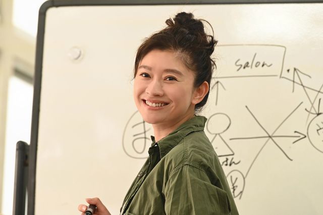 浜辺美波が教師役！24時間テレビ44ドラマスペシャル「生徒が人生をやり直せる学校」場面カット（8枚目）
