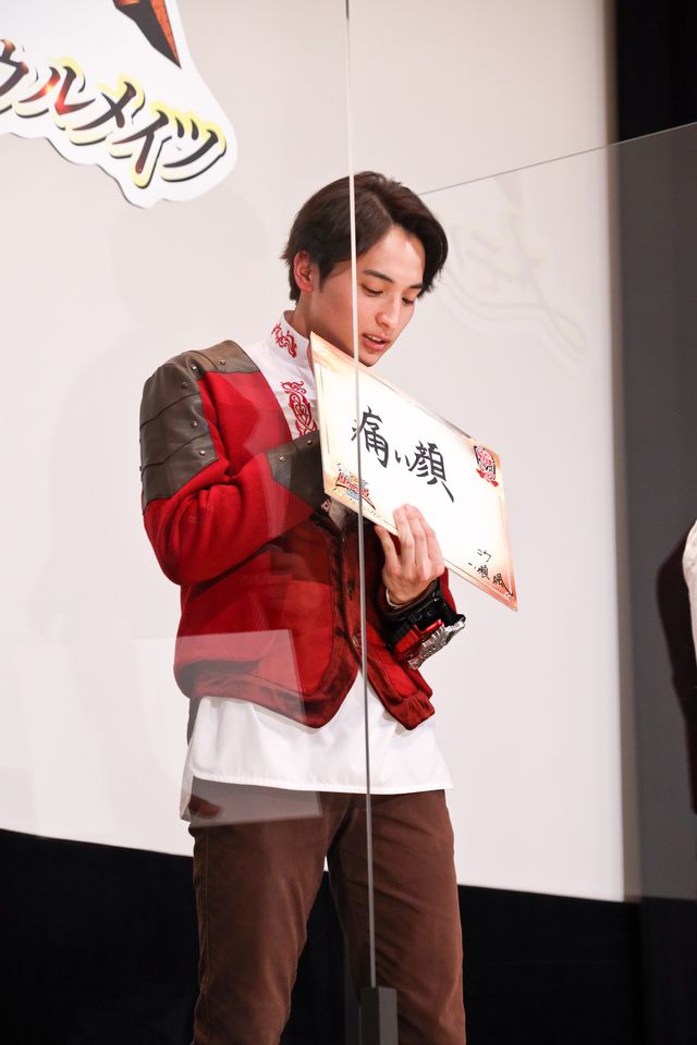 変身ポーズも！『騎士竜戦隊リュウソウジャー　特別編　メモリー・オブ・ソウルメイツ』公開記念舞台あいさつ（4枚目）