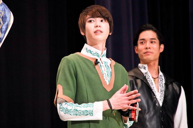 変身ポーズも！『騎士竜戦隊リュウソウジャー　特別編　メモリー・オブ・ソウルメイツ』公開記念舞台あいさつ（6枚目）