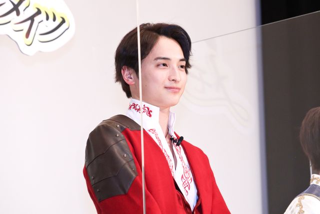 変身ポーズも！『騎士竜戦隊リュウソウジャー　特別編　メモリー・オブ・ソウルメイツ』公開記念舞台あいさつ（13枚目）