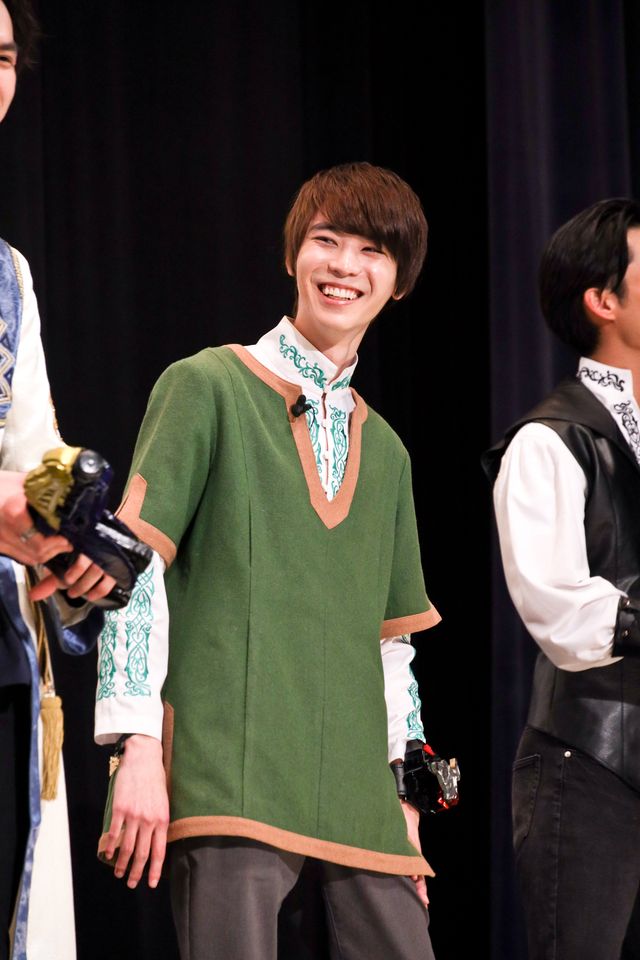 変身ポーズも！『騎士竜戦隊リュウソウジャー　特別編　メモリー・オブ・ソウルメイツ』公開記念舞台あいさつ（14枚目）