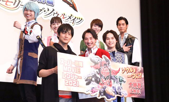 変身ポーズも！『騎士竜戦隊リュウソウジャー　特別編　メモリー・オブ・ソウルメイツ』公開記念舞台あいさつ（17枚目）