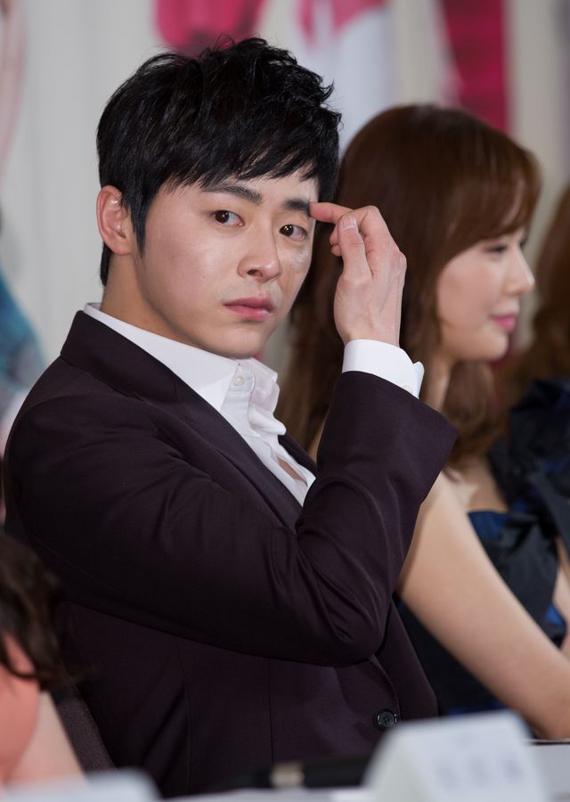 IUがドラマ初主演！今年は歌手活動と俳優業を両立予定！＜韓国JPICTURES＞（4枚目）