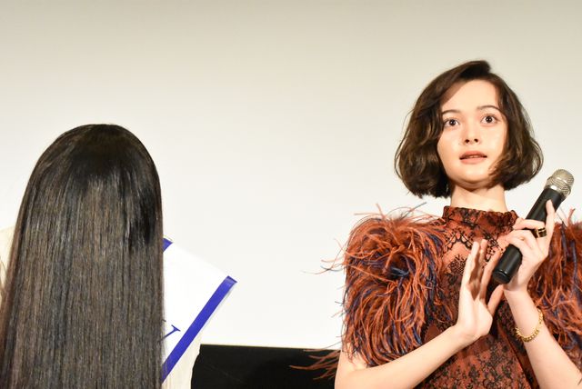 もちろん貞子がセンター！山本美月＆玉城ティナと一緒に！『貞子vs伽椰子』公開初日フォトギャラリー（4枚目）