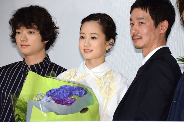 前田敦子、登壇！『旅のおわり世界のはじまり』公開記念舞台あいさつ（12枚目）