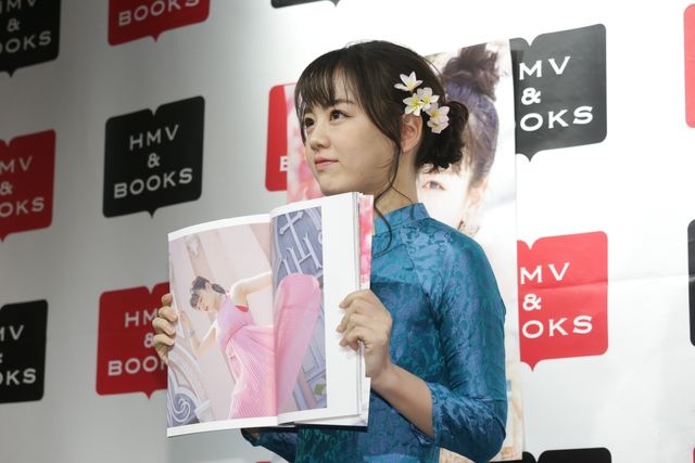 似合いすぎ！伊原六花の美しいアオザイ姿　写真集「sau hoa」発売記念イベント（2枚目）
