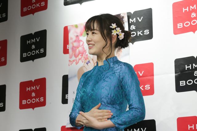 似合いすぎ！伊原六花の美しいアオザイ姿　写真集「sau hoa」発売記念イベント（3枚目）