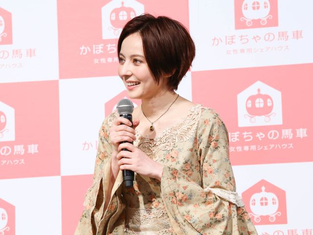 ベッキー、ドレス姿で登場！女性専用シェアハウス「かぼちゃの馬車」新CM発表会ギャラリー（3枚目）