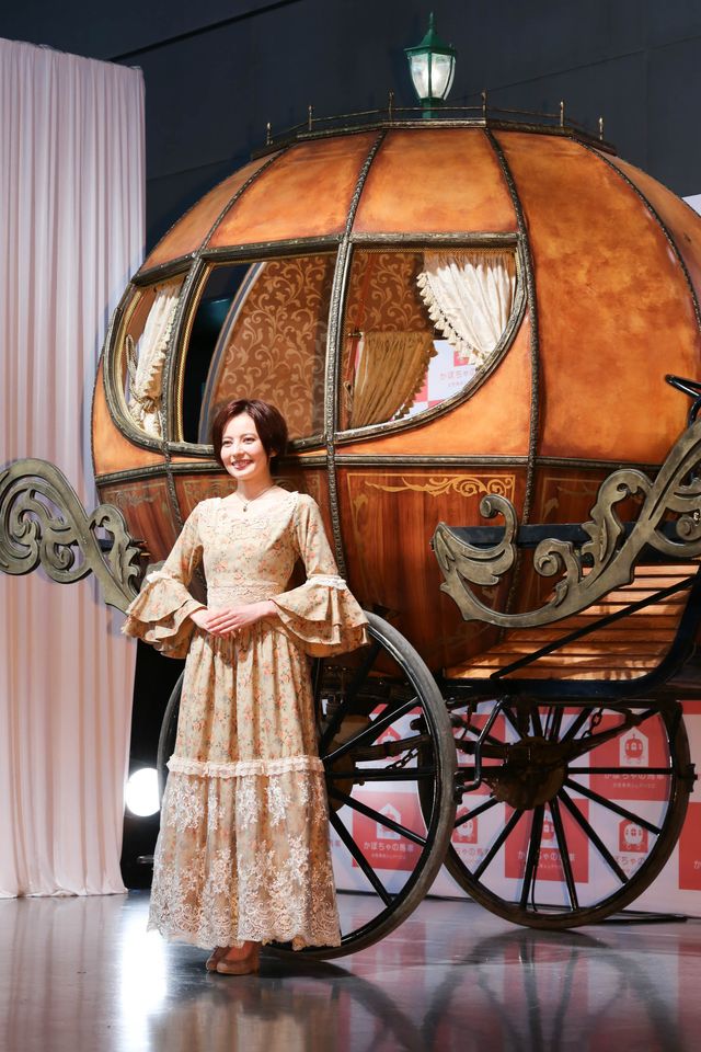 ベッキー、ドレス姿で登場！女性専用シェアハウス「かぼちゃの馬車」新CM発表会ギャラリー（9枚目）