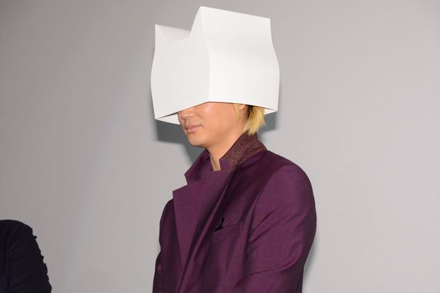 これ、綾野剛です。“ネコカンムリ”かぶってる！『リップヴァンウィンクルの花嫁』初日舞台あいさつ【フォトギャラリー】：フォトギャラリー