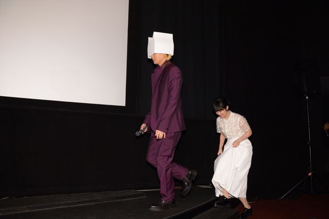 これ、綾野剛です。“ネコカンムリ”かぶってる！『リップヴァンウィンクルの花嫁』初日舞台あいさつ【フォトギャラリー】（2枚目）