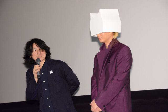 これ、綾野剛です。“ネコカンムリ”かぶってる！『リップヴァンウィンクルの花嫁』初日舞台あいさつ【フォトギャラリー】（3枚目）