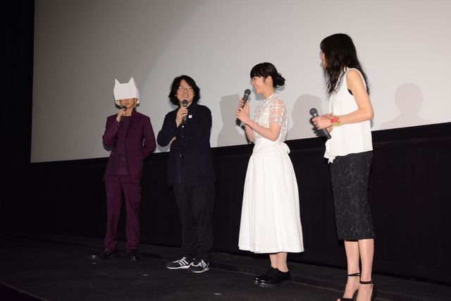 これ、綾野剛です。“ネコカンムリ”かぶってる！『リップヴァンウィンクルの花嫁』初日舞台あいさつ【フォトギャラリー】（4枚目）