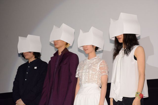 これ、綾野剛です。“ネコカンムリ”かぶってる！『リップヴァンウィンクルの花嫁』初日舞台あいさつ【フォトギャラリー】（18枚目）