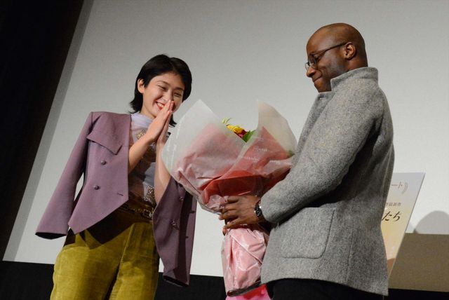 コムアイ、初来日のバリー・ジェンキンス監督にバレンタインチョコ（2枚目）