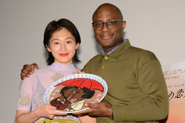 コムアイ、初来日のバリー・ジェンキンス監督にバレンタインチョコ（3枚目）