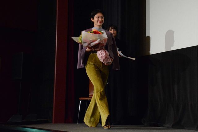 コムアイ、初来日のバリー・ジェンキンス監督にバレンタインチョコ（6枚目）