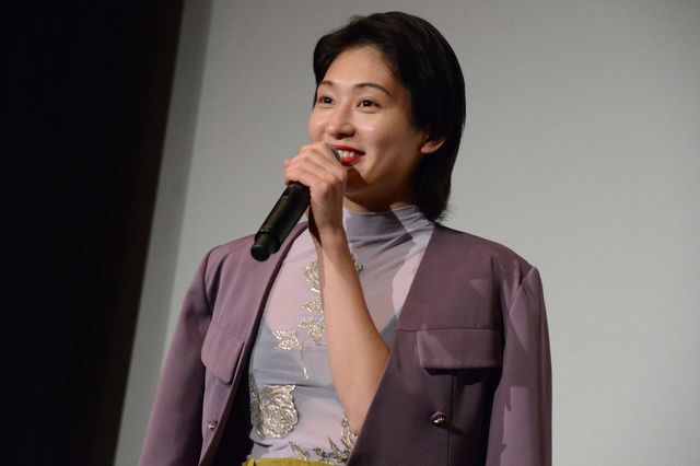 コムアイ、初来日のバリー・ジェンキンス監督にバレンタインチョコ（9枚目）