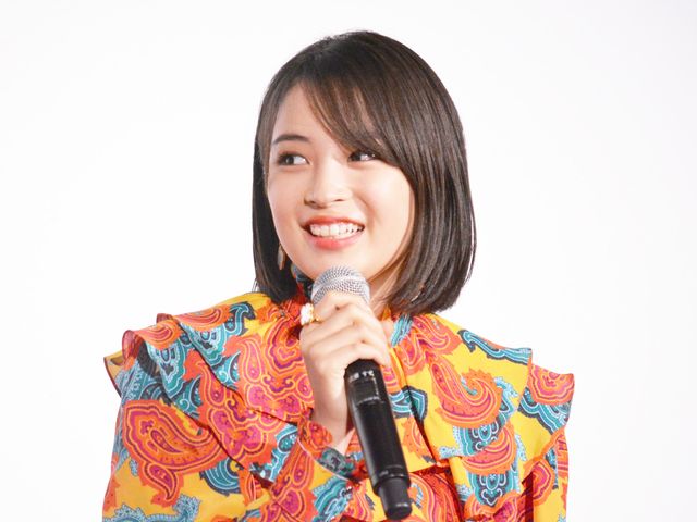 広瀬すずらカラフルなドレスで登場！映画『SUNNY 強い気持ち・強い愛』初日舞台あいさつ（3枚目）