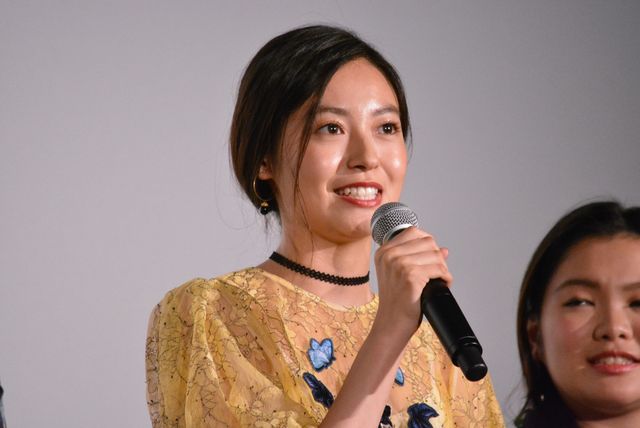 広瀬すずらカラフルなドレスで登場！映画『SUNNY 強い気持ち・強い愛』初日舞台あいさつ（10枚目）