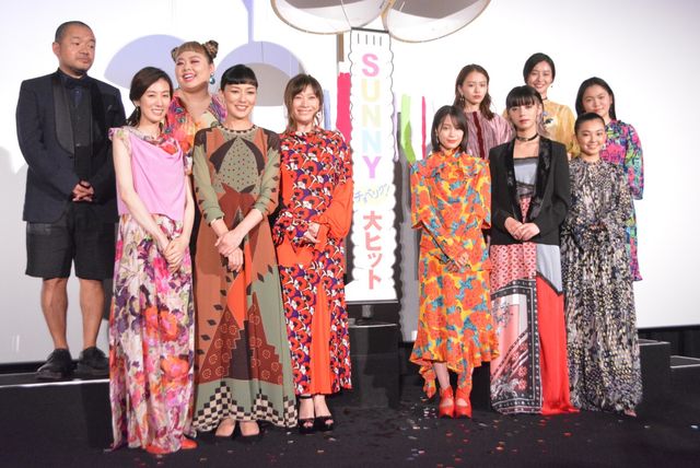 広瀬すずらカラフルなドレスで登場！映画『SUNNY 強い気持ち・強い愛』初日舞台あいさつ（14枚目）