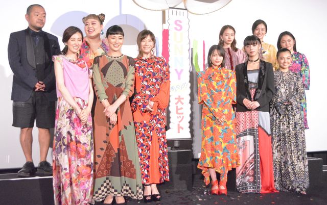広瀬すずらカラフルなドレスで登場！映画『SUNNY 強い気持ち・強い愛』初日舞台あいさつ（15枚目）