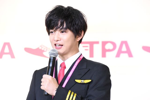 田中圭×千葉雄大×戸次重幸×吉田鋼太郎、茨城空港で「おっさんずラブ」会見（14枚目）