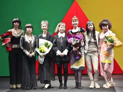 豪華共演!-川崎亜沙美、コシノジュンコ、夏木マリ、コシノヒロコ、新山千春、コシノミチコ、安田美沙子