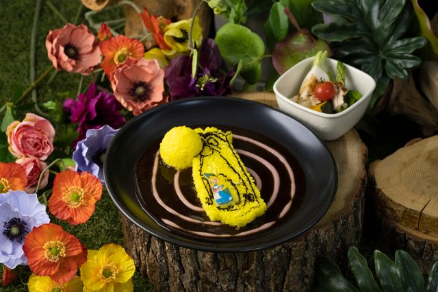 瓶に入ったアリスをイメージしたドリンクも！「ディズニー ふしぎの国のアリス」OH MY CAFEのメニュー＆グッズ（16枚目）